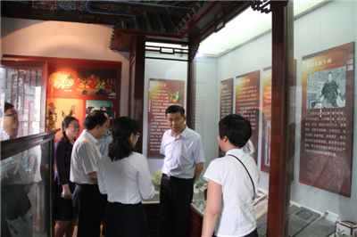 市委书记李公乐莅临安阳民俗博物馆视察调研(图2) 市委书记李公乐莅临安阳民俗博物馆视察调研(图2)