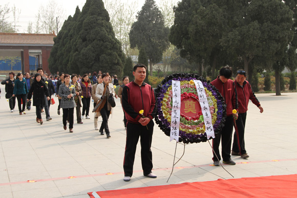 缅怀革命先烈，弘扬民族精神(图1)