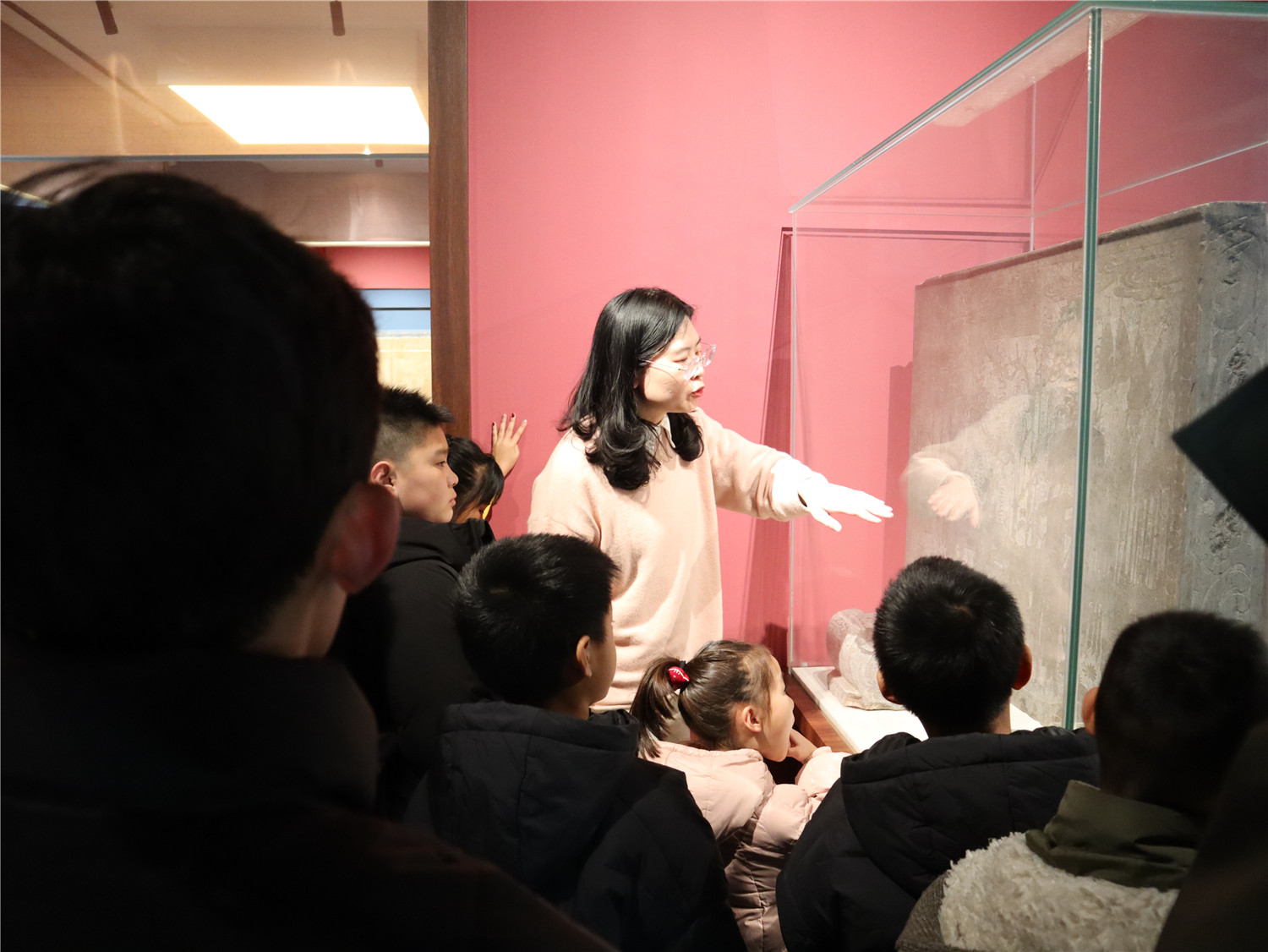 刘馆讲解3.JPG